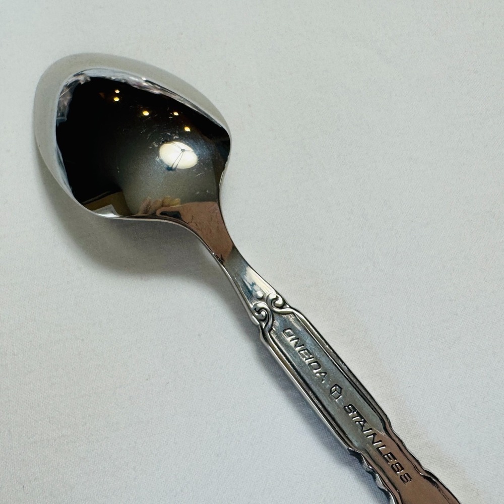 Oneida *Heirloom* RAPHAEL Cube Mark Teaspoon - Picture 6 of 7